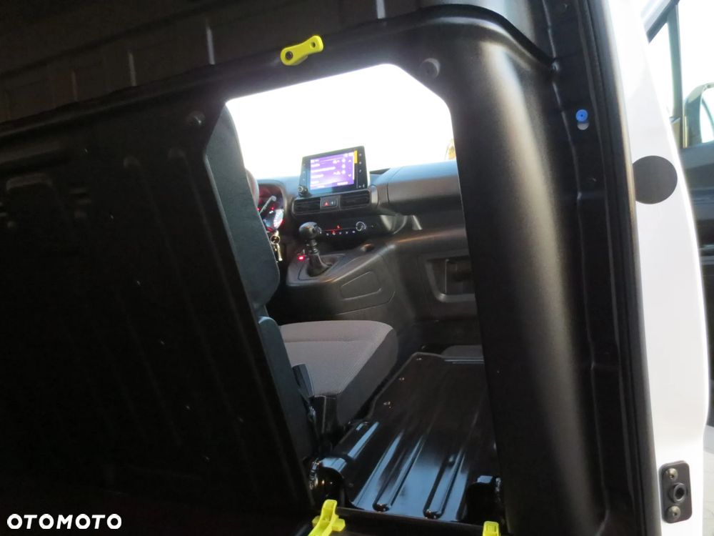 Opel COMBO SALON POLSKA ORYGINAŁ LAKIER i BARDZO NISKI PRZEBIEG  JAK NOWY - OKAZJA !!! - 31