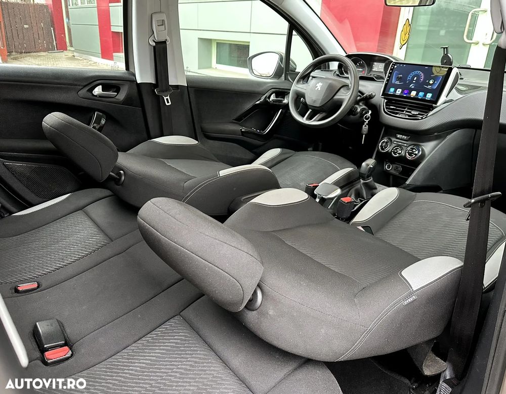 Peugeot 2008 - 11