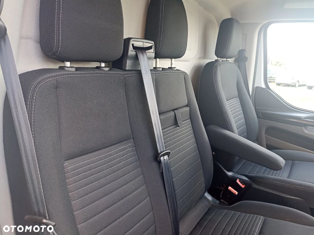 Ford TRANSIT CUSTOM - 12