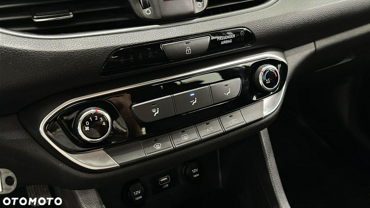 Hyundai i30 1.5 DPI Classic + - 20