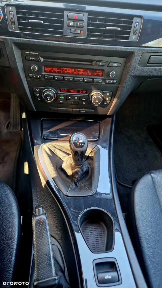 BMW Seria 3 318i M Sport Edition - 25