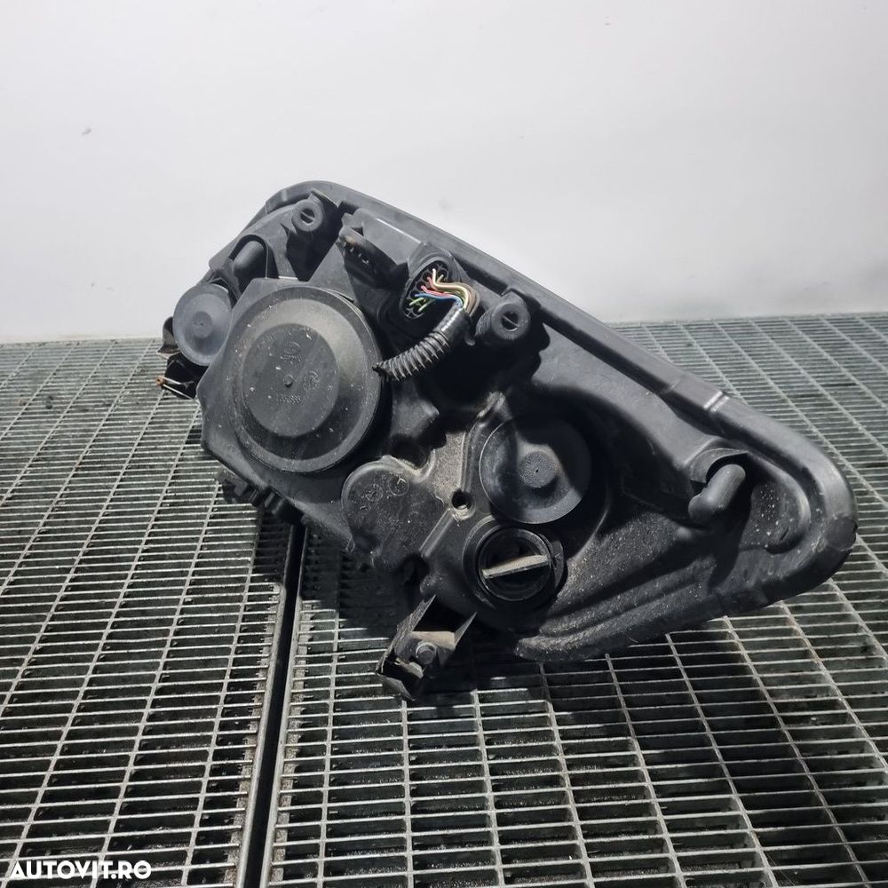 Far Dreapta Ford Kuga 2008 - 2010 SUV 4 Usi (1430) Fara xenon - 2
