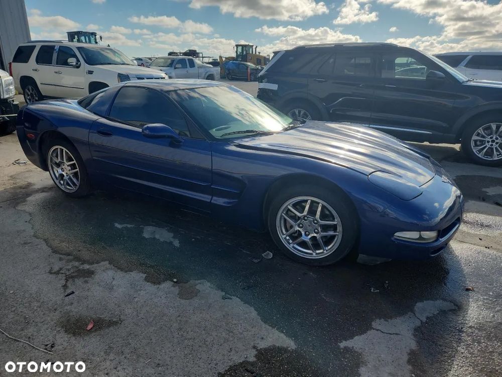 Chevrolet Corvette - 4