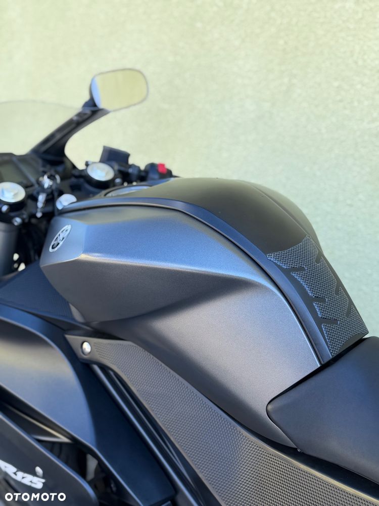 Yamaha YZF - 32