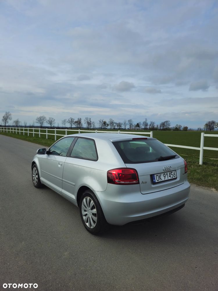 Audi A3 3-drzwiowe 1.6 TDI DPF Ambiente S tronic - 5