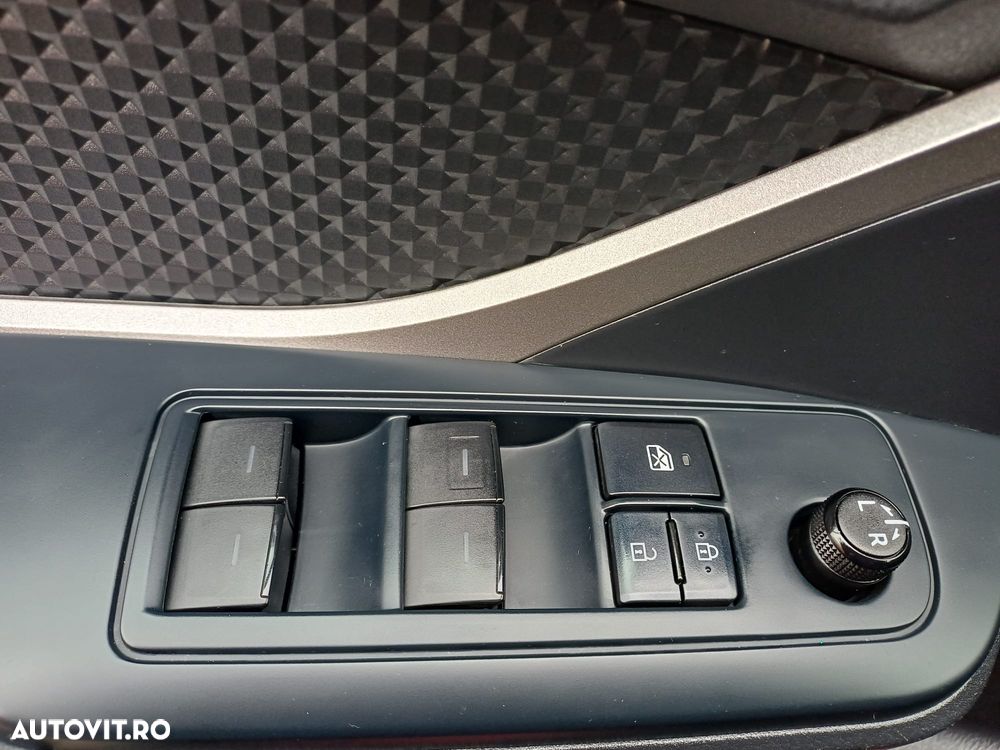 Toyota C-HR 1.8 HSD 122 CP 4x2 CVT Core - 12