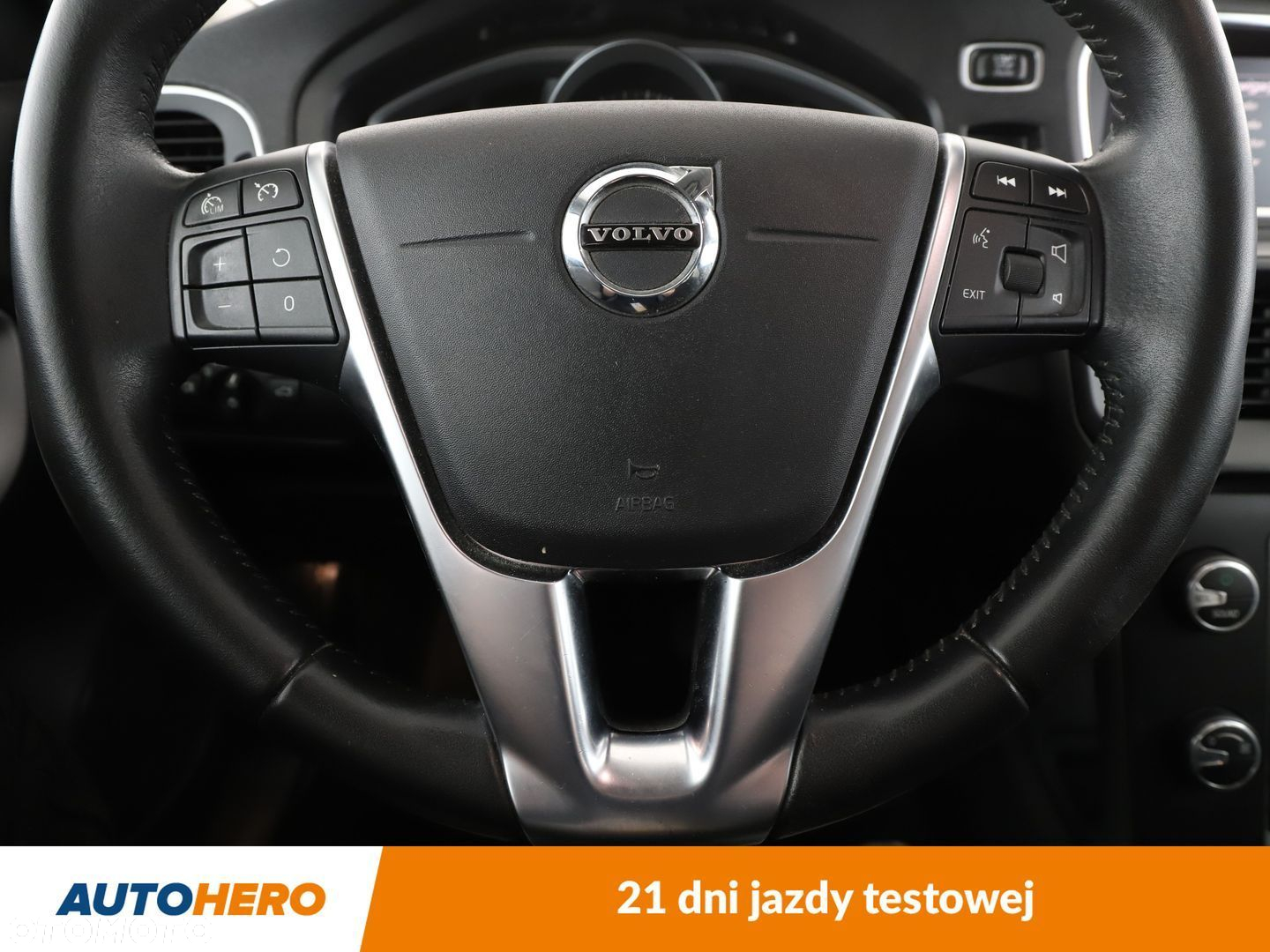 Volvo V40 Cross Country - 18