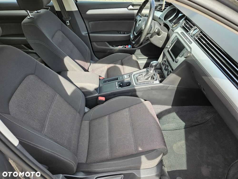 Volkswagen Passat 2.0 TDI (BlueMotion Technology) DSG Highline - 8