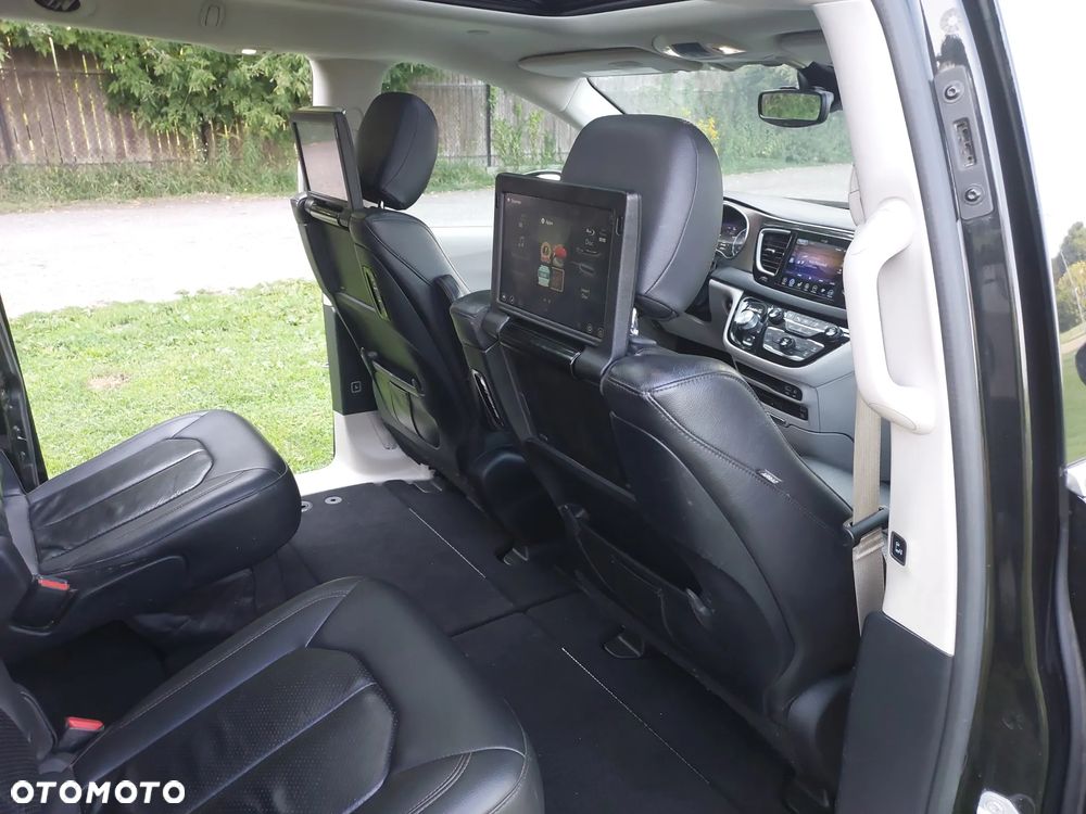 Chrysler Pacifica - 12