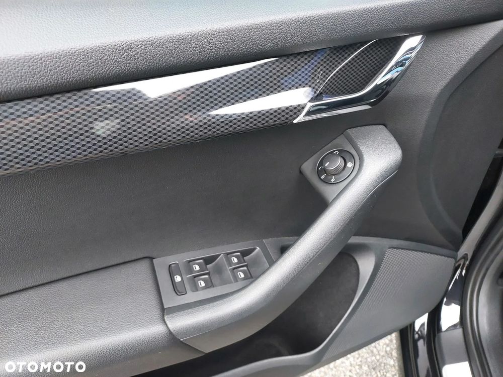 Skoda Octavia 2.0 TDI DSG RS - 36