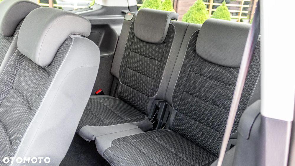Volkswagen Touran - 19