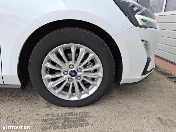 Ford Focus 1.5 TDCi Powershift Titanium - 16