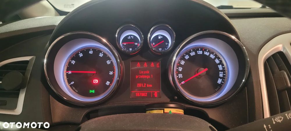 Opel Astra ver-1-6-turbo-sport - 9