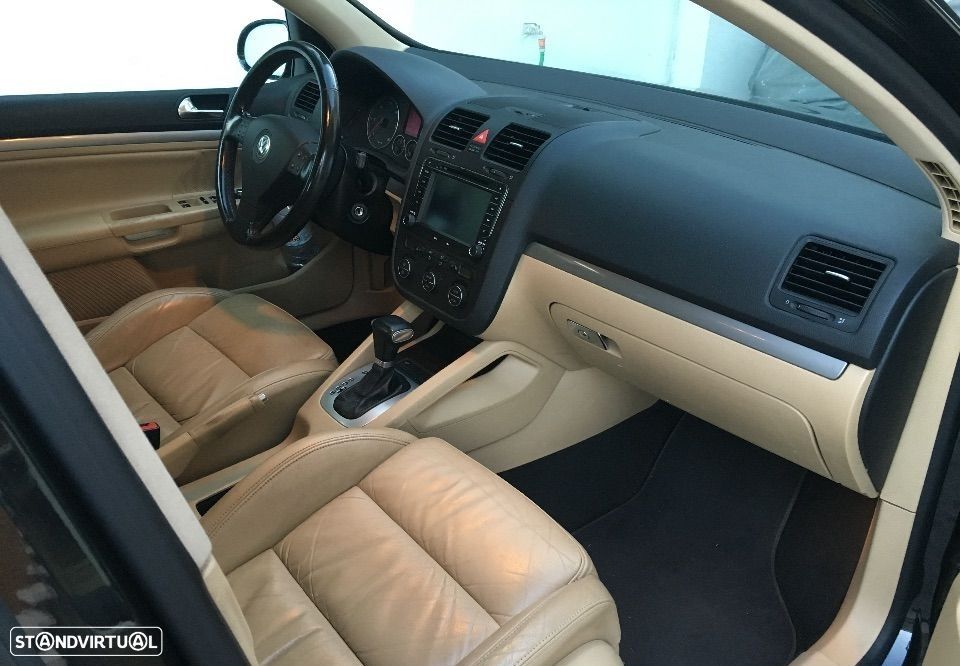 VW Golf 2.0 TDi Confortline DSG - 2