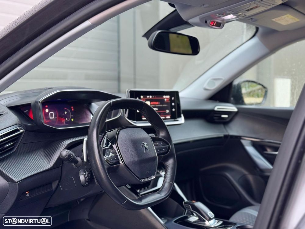 Peugeot 2008 1.2 PureTech Allure EAT8 - 8