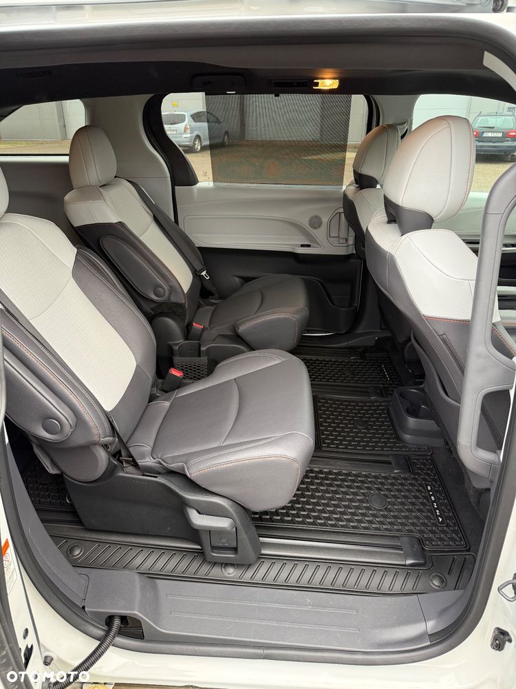 Toyota Sienna - 24