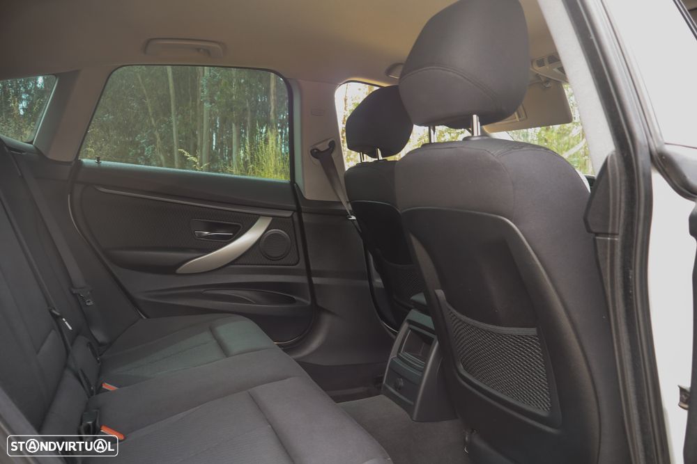 BMW 320 d xDrive Sport Line — fotografia 8