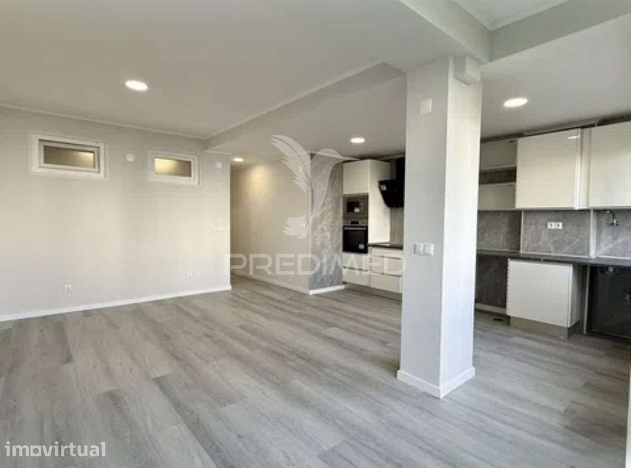 Apartamento T2 em Oeiras – Com Varanda, Arrecadação e Excelente Loc... - Grande imagem: 3/34