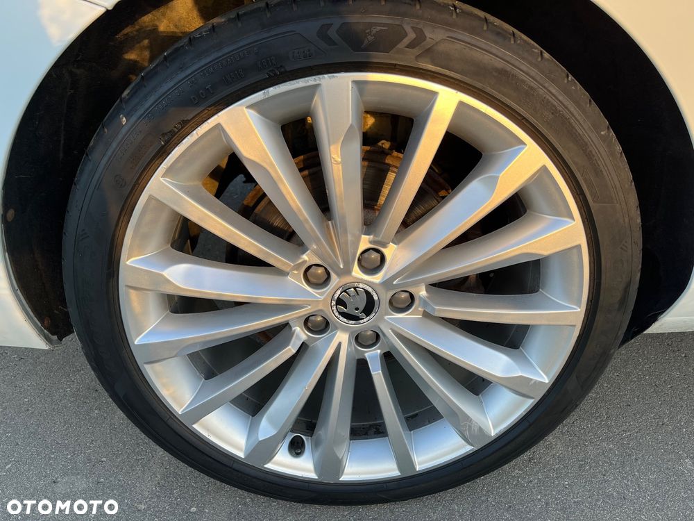 Skoda Superb 2.0 TDI Premium Edition - 15