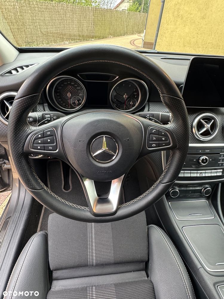 Mercedes-Benz Klasa A 180 7G-DCT Urban - 33