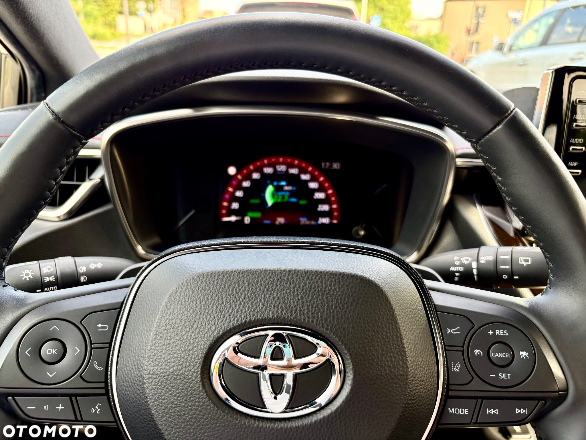 Toyota Corolla 2.0 Hybrid Executive - 19