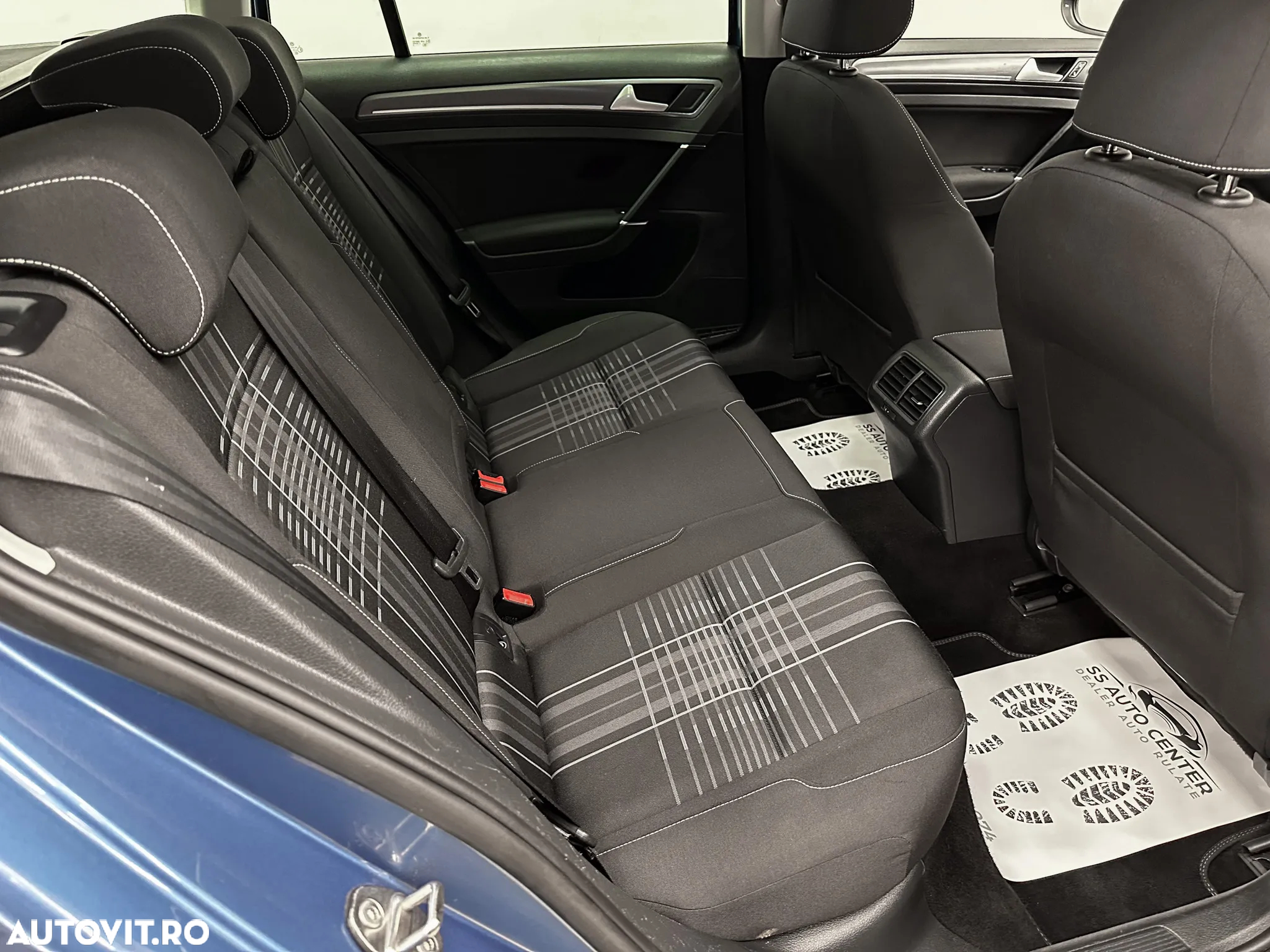 Volkswagen Golf 1.6 TDI BlueMotion Technology DSG Lounge - 16