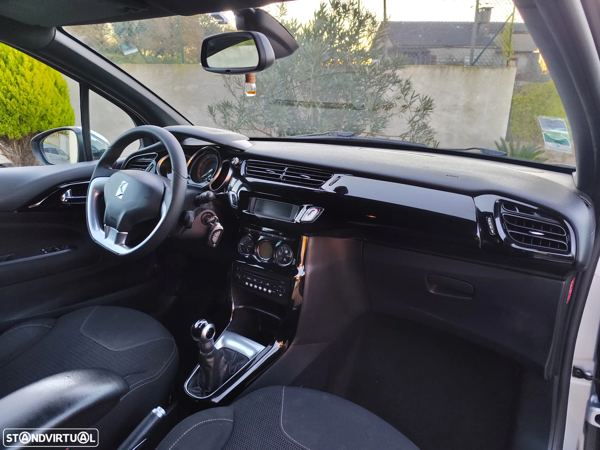 Citroën DS3 1.6 HDi Airdream So Chic - 6