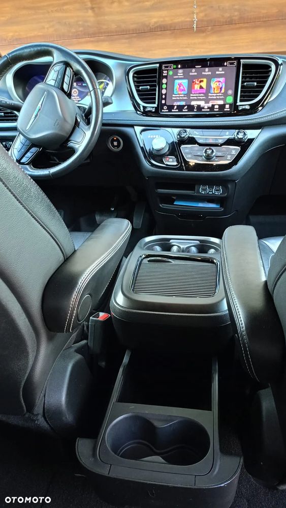 Chrysler Pacifica - 35