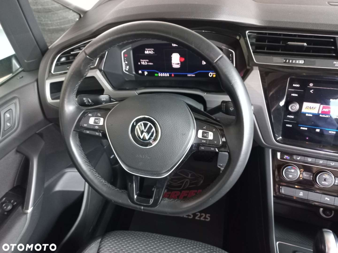 Volkswagen Touran - 22