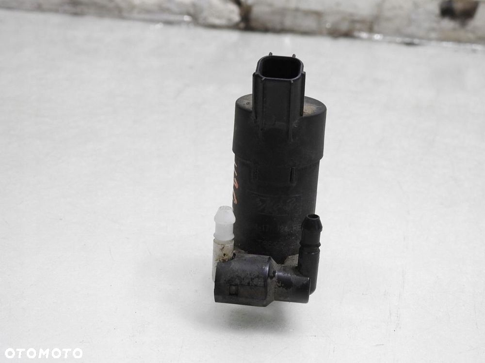 POMPKA SPRYSKIWACZA SZYBY CZOŁOWEJ VOLVO V70 III - 5