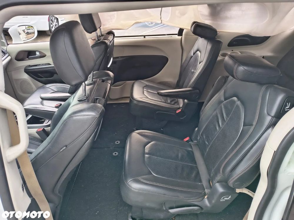Chrysler Pacifica - 13