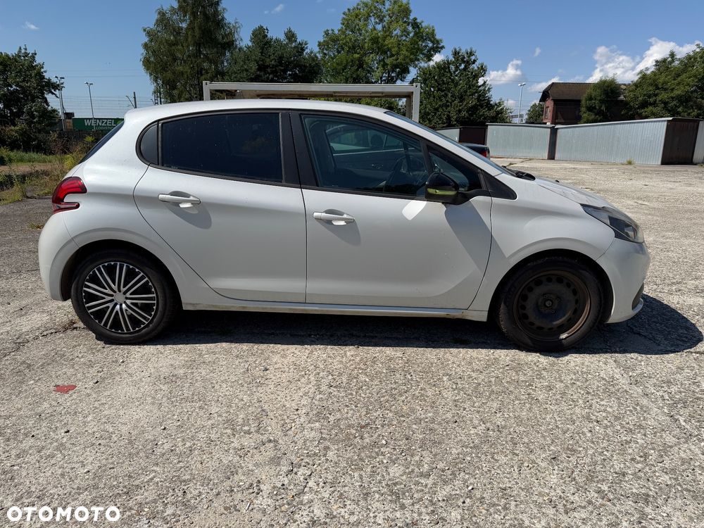 Peugeot 208 - 4