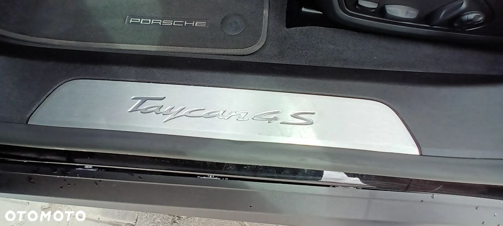 Porsche Taycan - 26