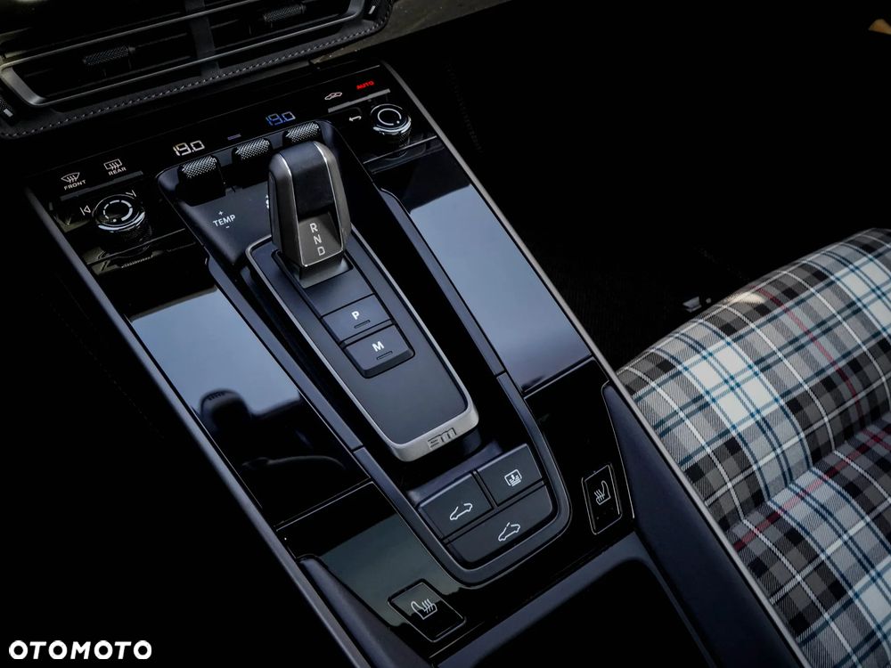 Porsche 911 Turbo 50 Years - 26