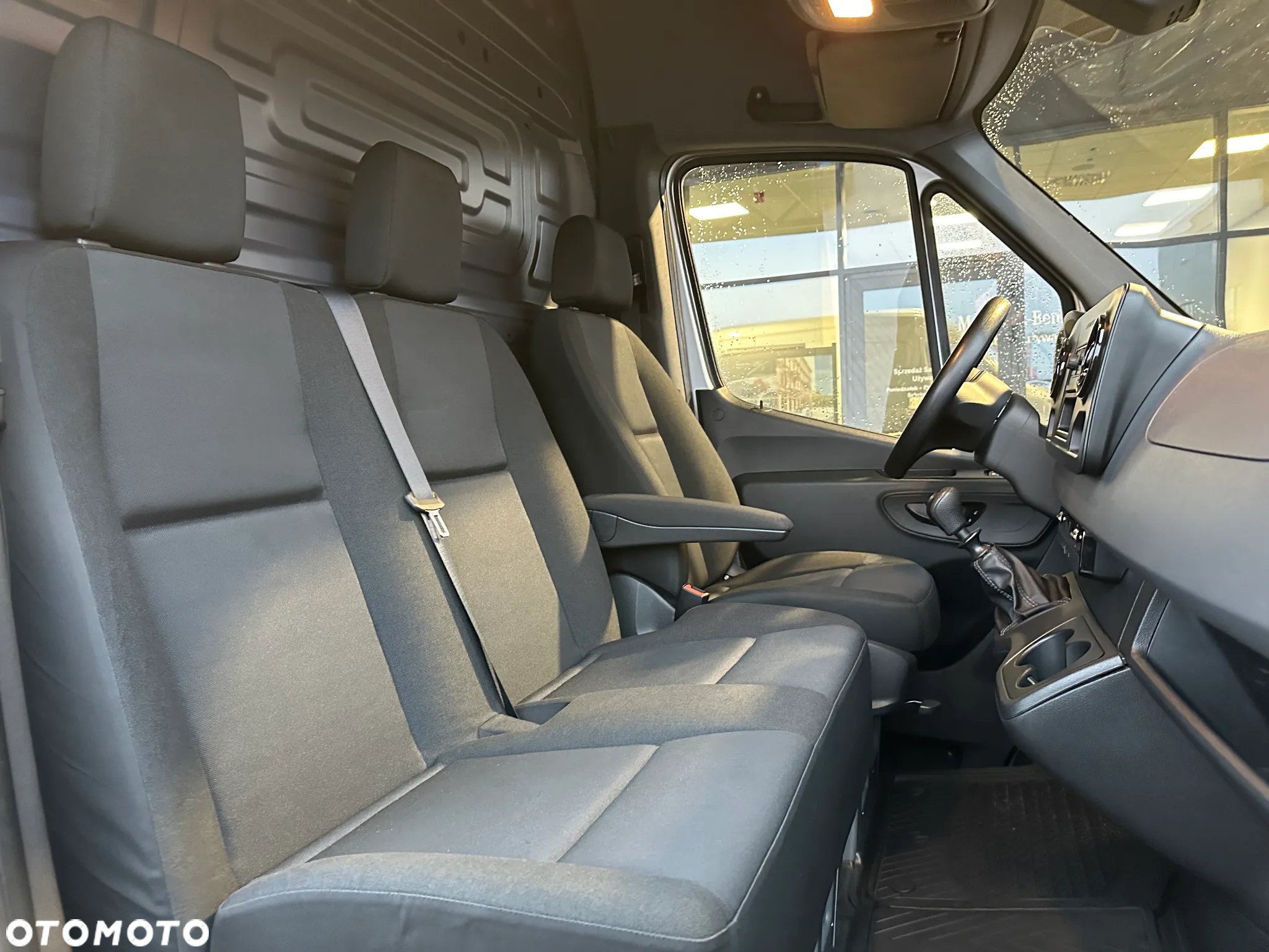 Mercedes-Benz Sprinter - 11