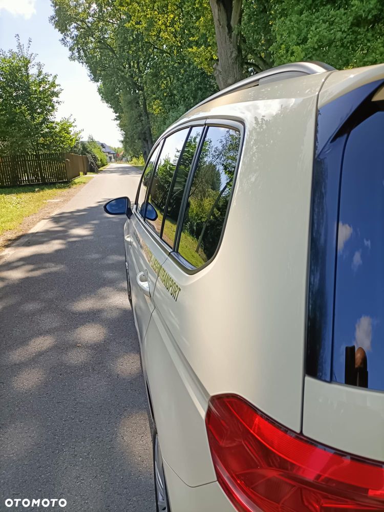 Volkswagen Touran - 12