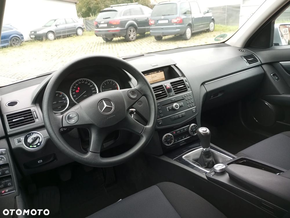 Mercedes-Benz Klasa C 180 Kompressor Classic - 32