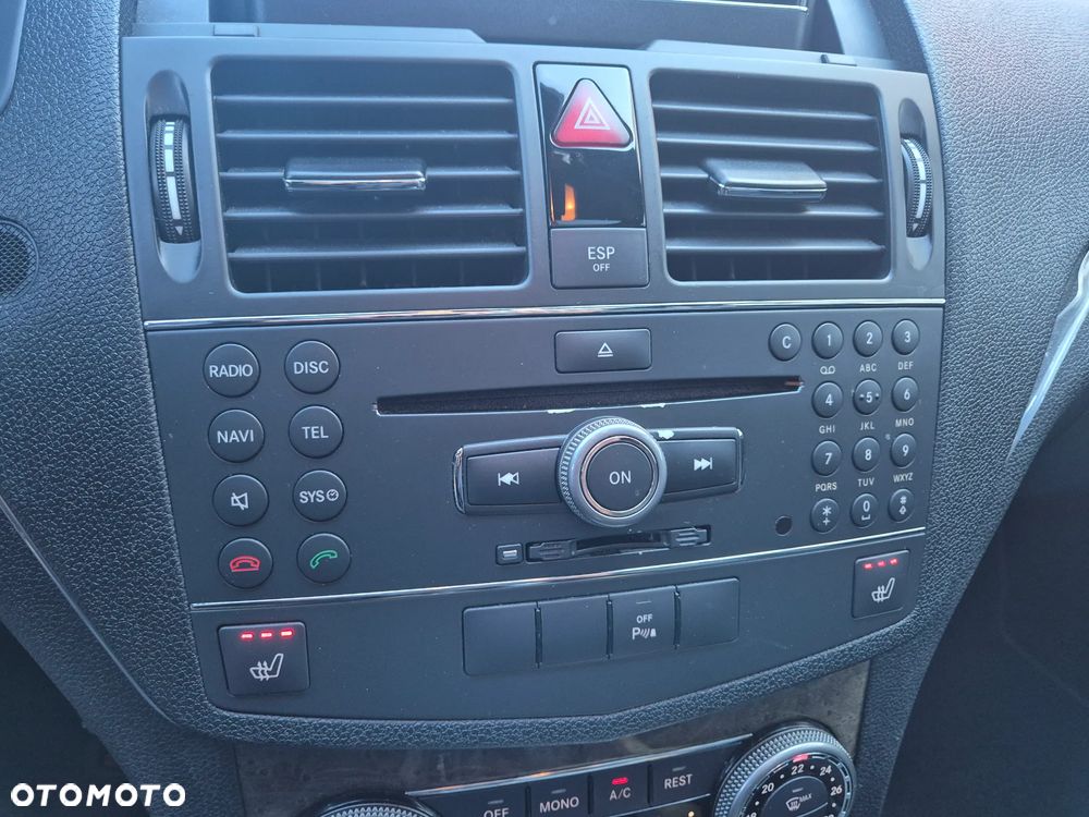 Mercedes-Benz Klasa C 320 T CDI DPF 4Matic 7G-TRONIC Avantgarde - 27