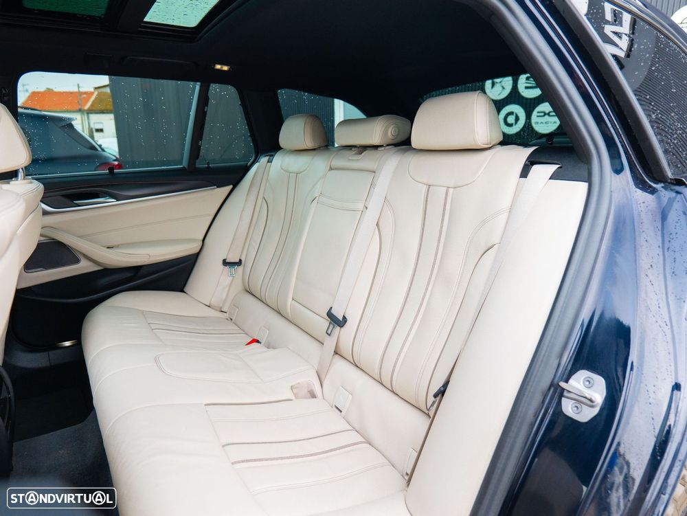 BMW 520 d Pack Desportivo M Auto - 31