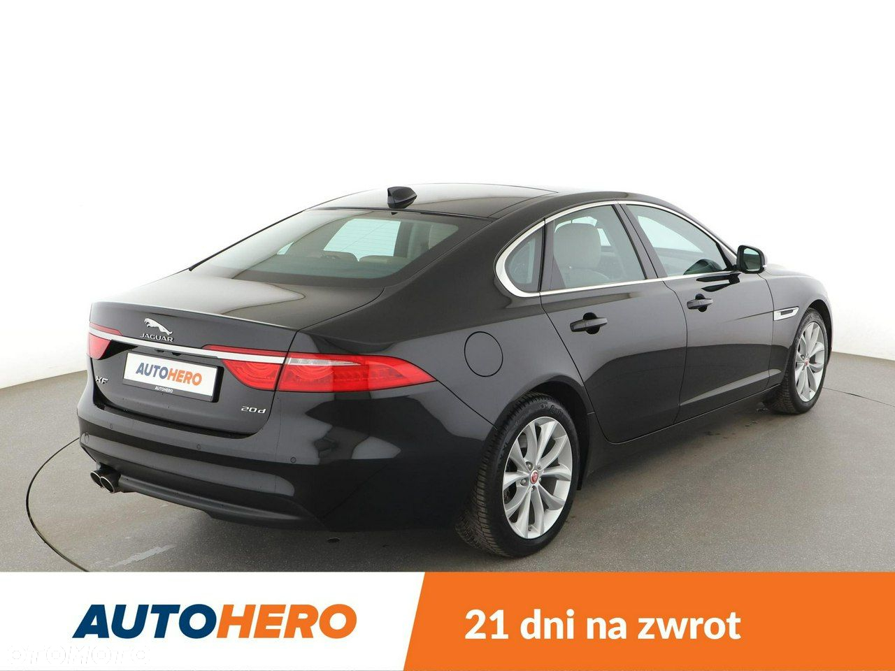 Jaguar XF 20d Portfolio - 7