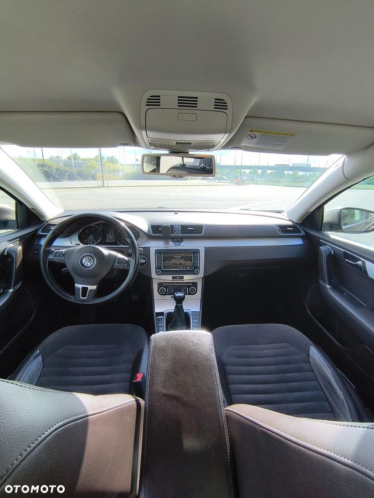 Volkswagen Passat 2.0 TDI DPF Highline - 13