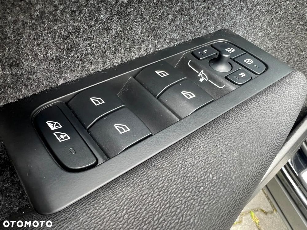 Volvo XC 40 B4 AWD Ultimate Dark - 27