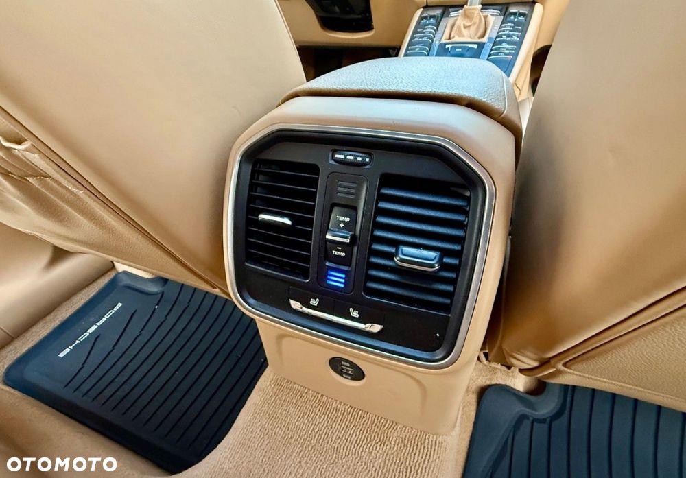 Porsche Macan - 25