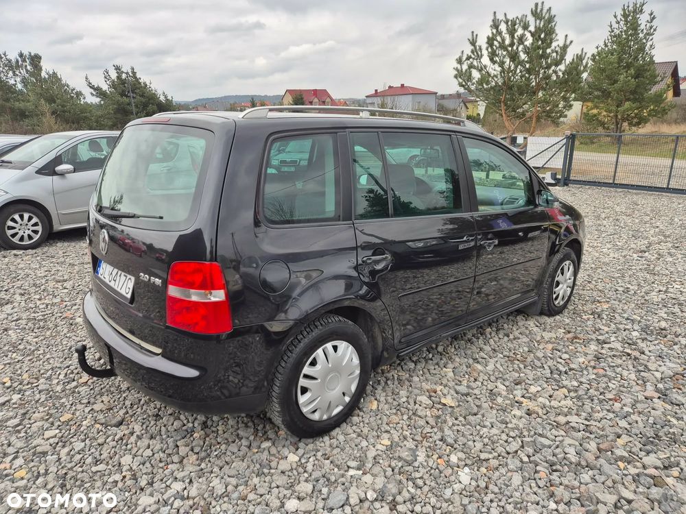 Volkswagen Touran 2.0 FSI Highline - 2