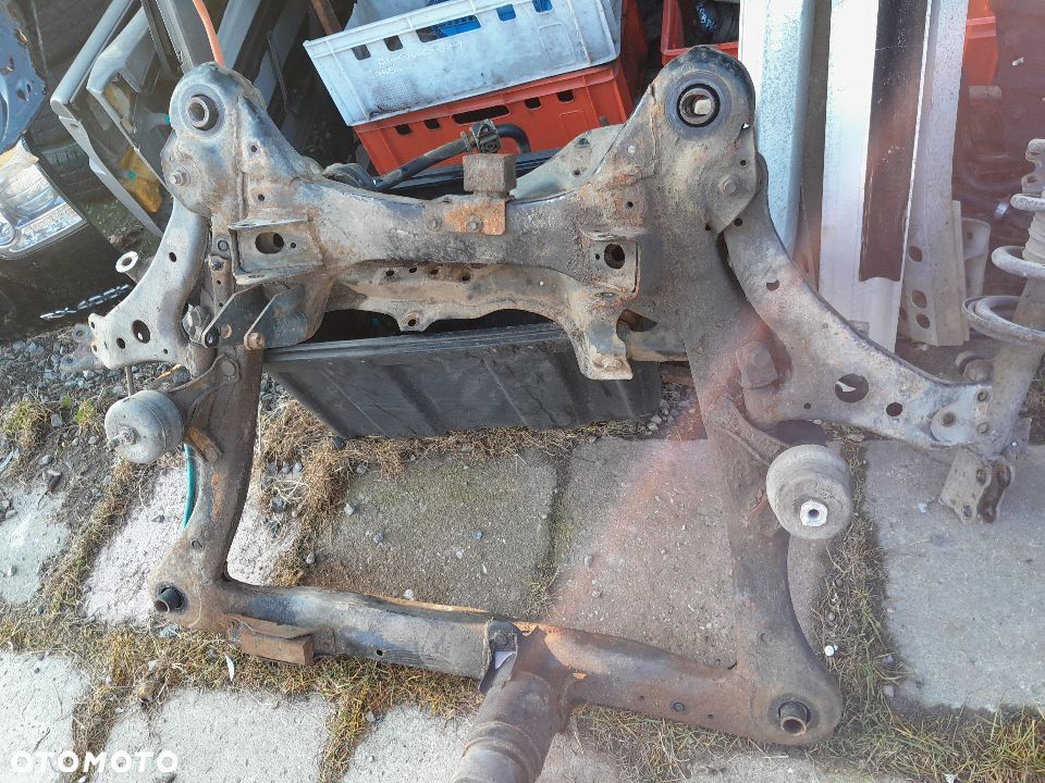 Sanki, ława, trawers Toyota Sienna 09-09r. - 1