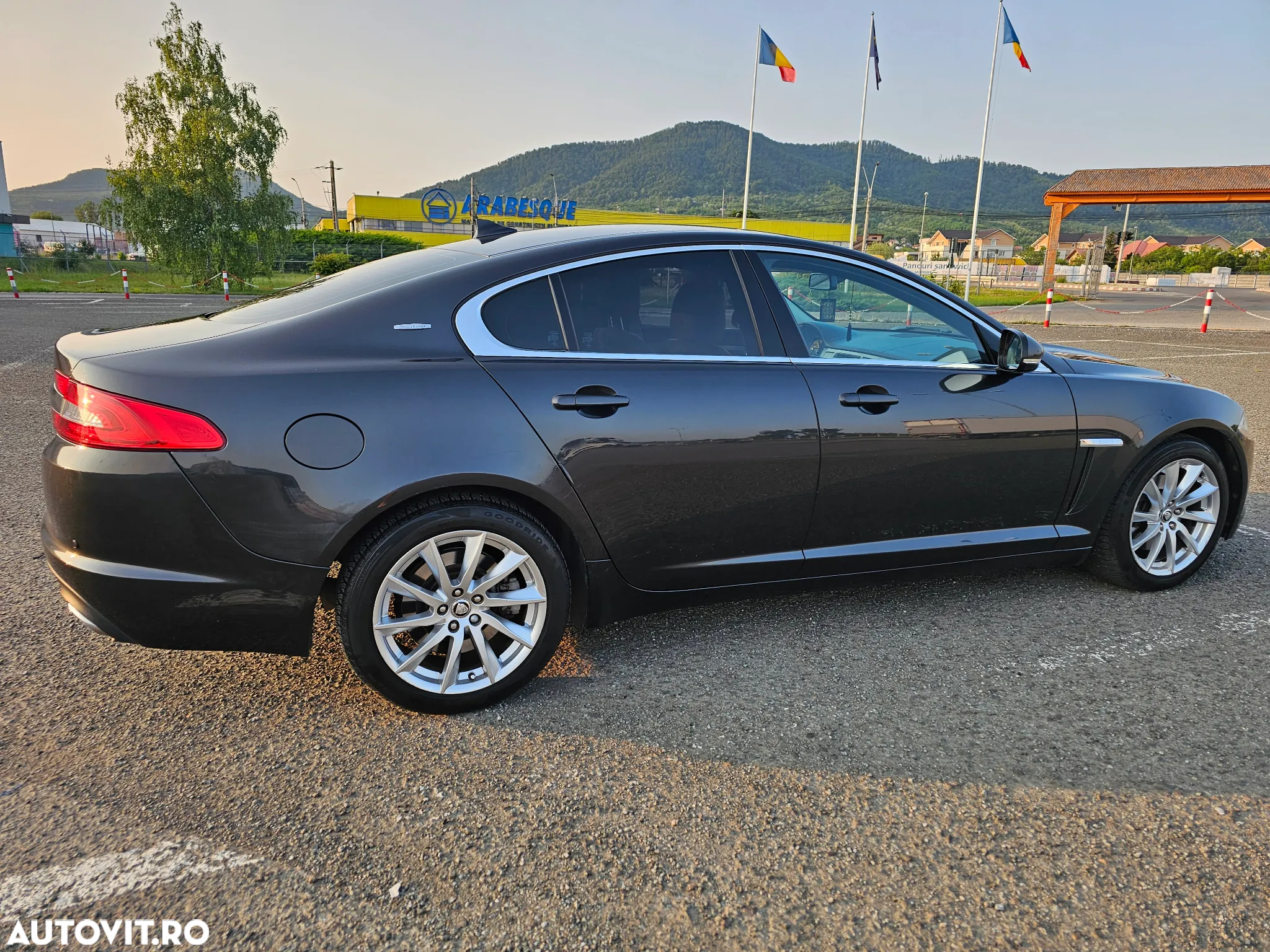 Jaguar XF 2.2 Diesel Sportbrake - 5
