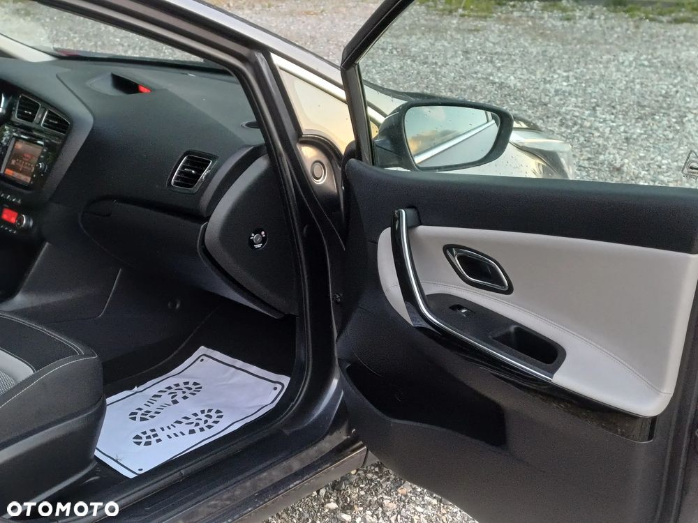 Kia Ceed 1.6 GDI Fifa World Cup Edition - 12
