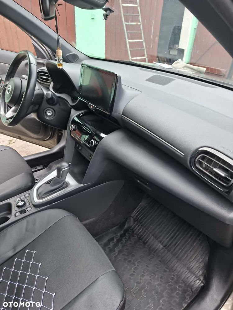 Toyota Yaris Cross Hybrid 1.5 Comfort 4x4 - 11