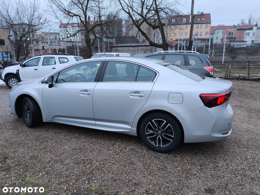 Toyota Avensis 1.8 Active - 6