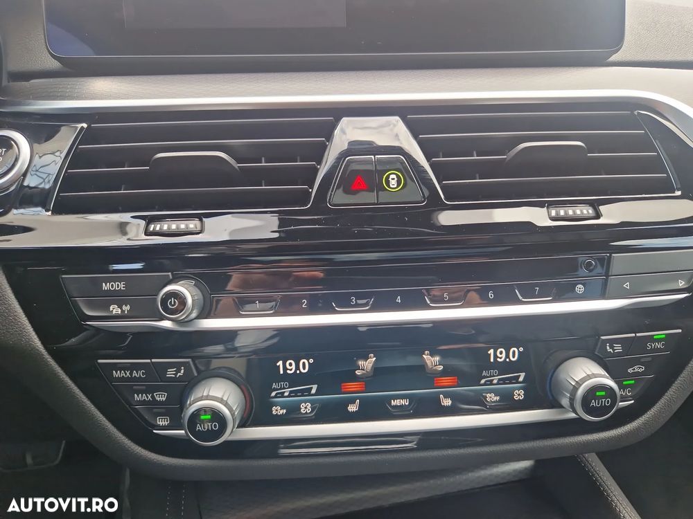 BMW Seria 5 530i xDrive AT MHEV - 28
